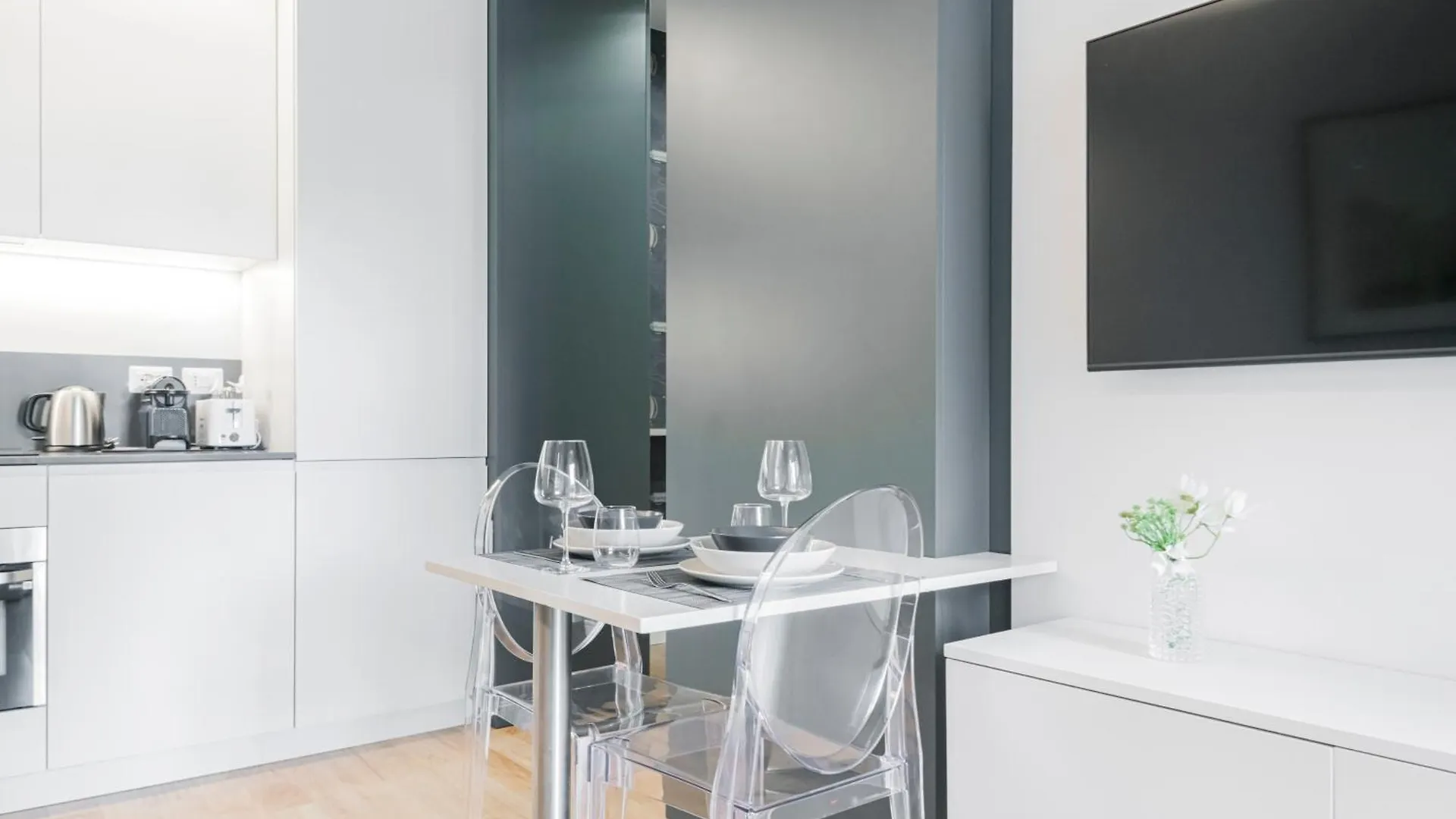 Apartment Easylife - Modern Studio In The Heart Of Navigli Milan Italy