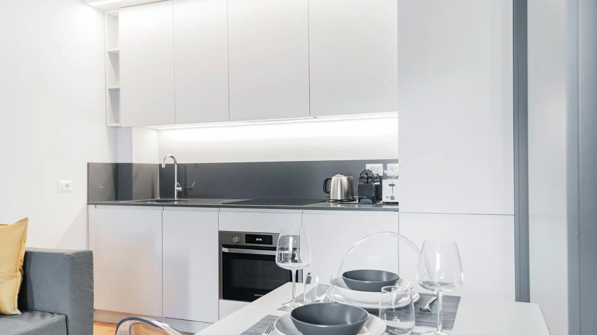 Apartamento Easylife - Modern Studio In The Heart Of Navigli Milão